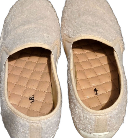 JustFab 7.5 Fuzzy Slip on Sneaker Shoe - Picture 3 of 3